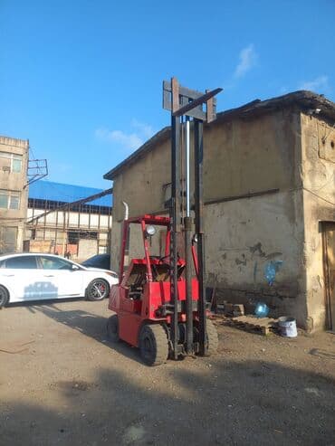 Yükgötürən (forklift) – qaldırıcı texnika - Rəng: qırmızı - Yanacaq lalafo.az -da Yükgötürən (forklift) – qaldırıcı texnika - Rəng: qırmızı - Yanacaq