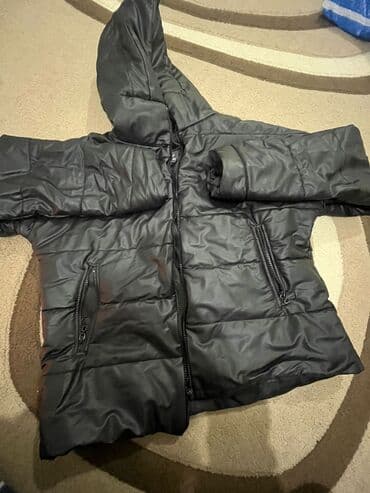 Qara rəngli kapüşonlu qış gödəkçəsi - Material: parıltılı, suya lalafo.az -da Qara rəngli kapüşonlu qış gödəkçəsi - Material: parıltılı, suya