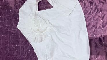 Ağ rəngli qadın köynəyi/bluzu. - Dizayn: ön hissədə dairəvi forma lalafo.az -da Ağ rəngli qadın köynəyi/bluzu. - Dizayn: ön hissədə dairəvi forma