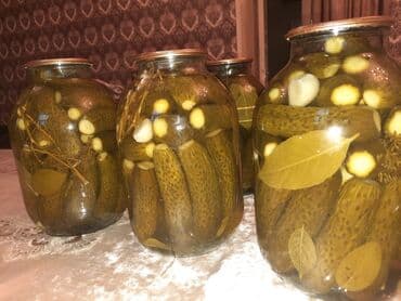 Ləpələr: Şüşə bankalarda pomidor turşusu satışa çıxarılır. Hər bankada qırmızı lalafo.az -da — 9 Ləpələr: Şüşə bankalarda pomidor turşusu satışa çıxarılır. Hər bankada qırmızı — 9