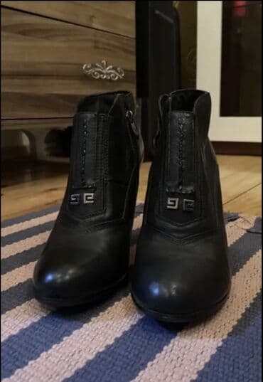 Угги: Полусапоги, Размер: 39, цвет - Черный, Б/у at lalafo.az — 2 Угги: Полусапоги, Размер: 39, цвет - Черный, Б/у — 2