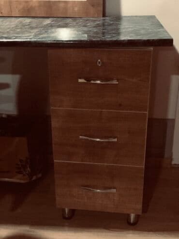 Bərbər/kosmetologiya üçün mebel dəsti - Geniş iş masası: İki tərəfdən lalafo.az -da Bərbər/kosmetologiya üçün mebel dəsti - Geniş iş masası: İki tərəfdən