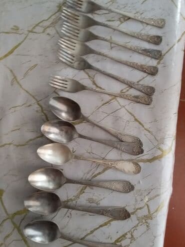 6ədəd menxior qaşıq və çəngəl Sovet vaxtı alınıb.Biri 2 manata lalafo.az -da 6ədəd menxior qaşıq və çəngəl Sovet vaxtı alınıb.Biri 2 manata