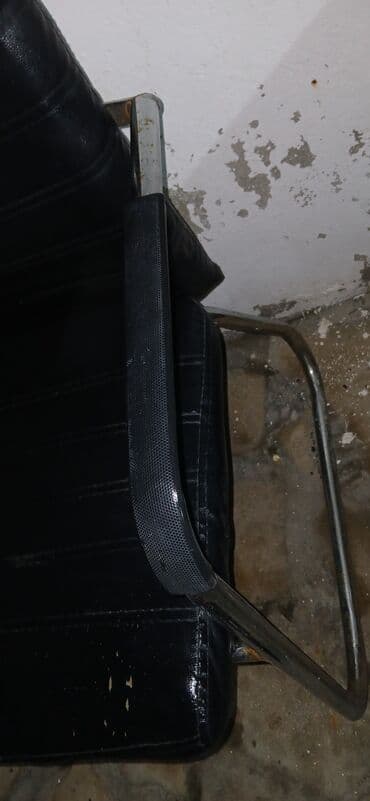 Ofis oturacaqları: Qara rəngdə ofis/kreslo tipli oturacaq. Xüsusiyyətlər: - Material lalafo.az -da — 5 Ofis oturacaqları: Qara rəngdə ofis/kreslo tipli oturacaq. Xüsusiyyətlər: - Material — 5