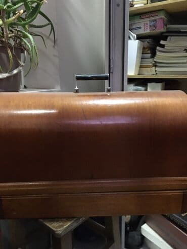 Məhsul: Köhnə tip mexaniki tikiş maşını, taxta korpuslu daşına bilən lalafo.az -da Məhsul: Köhnə tip mexaniki tikiş maşını, taxta korpuslu daşına bilən