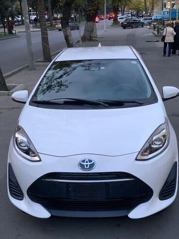 Toyota Aqua hibrid hetçbek - Rəng: ağ - Güzgülərdə dönmə siqnalları lalafo.az -da Toyota Aqua hibrid hetçbek - Rəng: ağ - Güzgülərdə dönmə siqnalları