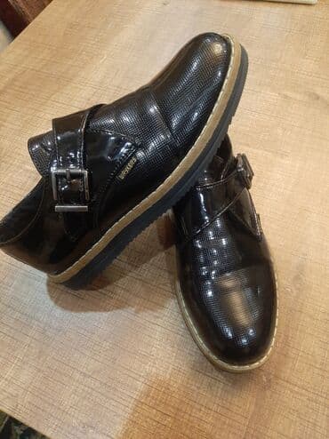 1 dəfə geyilib uşağın ayağını sıxır lalafo.az -da 1 dəfə geyilib uşağın ayağını sıxır