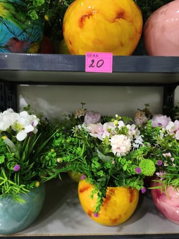 Dekorativ süni gül kompozisiyası – rəngarəng keramika vazada. - lalafo.az -da Dekorativ süni gül kompozisiyası – rəngarəng keramika vazada. -