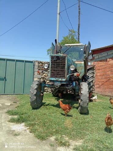 Traktor MTZ (Belarus) 4x4 - Təkər formulu: 4x4, iri arxa təkərlər, ön lalafo.az -da Traktor MTZ (Belarus) 4x4 - Təkər formulu: 4x4, iri arxa təkərlər, ön