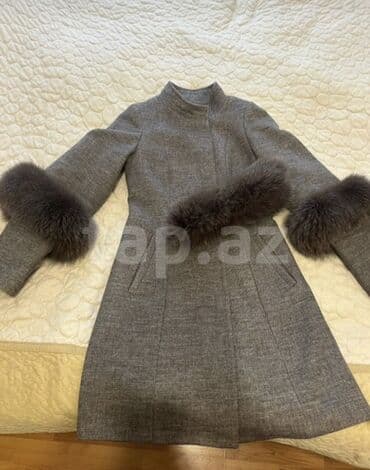 Qadın palto – boz rəngdə, klassik və zərif dizayn. - Material: sıx lalafo.az -da Qadın palto – boz rəngdə, klassik və zərif dizayn. - Material: sıx