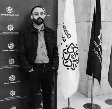 Gülərüz və kollektivlə işləmə bacarıqı olan biriyəm. Rus dili səlist lalafo.az -da Gülərüz və kollektivlə işləmə bacarıqı olan biriyəm. Rus dili səlist