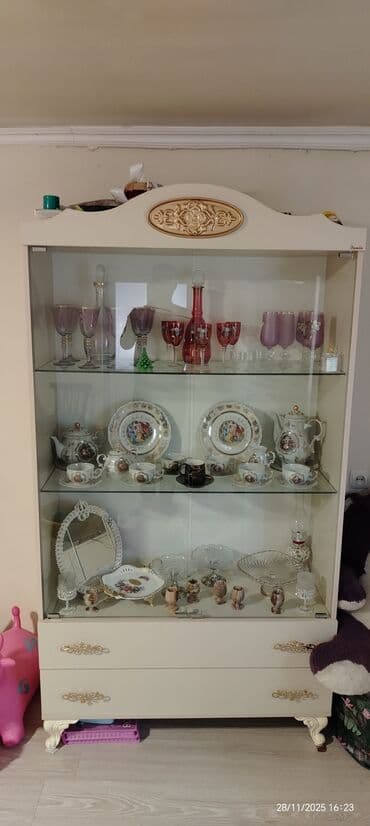 Şüşəli dolab vitrini lalafo.az -da Şüşəli dolab vitrini