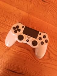 Sony DualShock 4 (PS4) Oyun İdarəetmə Pultu - Ağ Məhsul təsviri: - lalafo.az -da Sony DualShock 4 (PS4) Oyun İdarəetmə Pultu - Ağ Məhsul təsviri: -