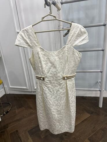 Белое коктейльное платье .38 размер одевалось 1 раз было куплено за lalafo.az -da Белое коктейльное платье .38 размер одевалось 1 раз было куплено за