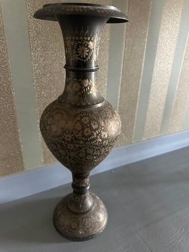 Bir vaza, Metal lalafo.az -da Bir vaza, Metal