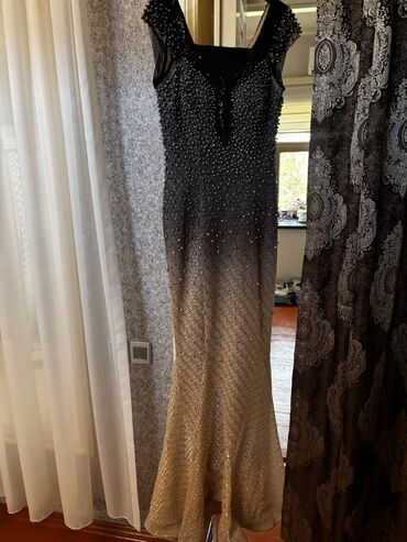 Ziyafət donu boz krem rəng qarışıq.500 manata aınıb.Bircə dəfə ailə lalafo.az -da Ziyafət donu boz krem rəng qarışıq.500 manata aınıb.Bircə dəfə ailə