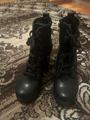 Qadın üçün şnurlu qara bot - Rəng: qara - Model: şnurlu, yan tərəfdə lalafo.az -da Qadın üçün şnurlu qara bot - Rəng: qara - Model: şnurlu, yan tərəfdə