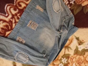 Məhsul: Cins gödəkçə - Rəng: Açıq mavi (light wash) - Model lalafo.az -da Məhsul: Cins gödəkçə - Rəng: Açıq mavi (light wash) - Model