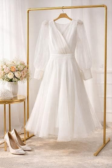 Ağ rəngli zərif gəlinlik 1 dəfə geyinilib. - Dizayn: V-yaxa, qatlana lalafo.az -da Ağ rəngli zərif gəlinlik 1 dəfə geyinilib. - Dizayn: V-yaxa, qatlana