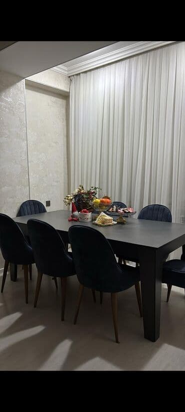 Qonaq otağı üçün, İşlənmiş, Dördbucaq masa, 8 stul lalafo.az -da Qonaq otağı üçün, İşlənmiş, Dördbucaq masa, 8 stul