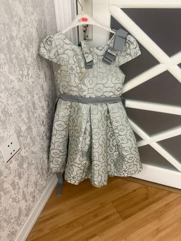 Qız uşaqları üçün zərif ziyafət/libas paltarı - Rəng: açıq gümüşü-boz lalafo.az -da Qız uşaqları üçün zərif ziyafət/libas paltarı - Rəng: açıq gümüşü-boz