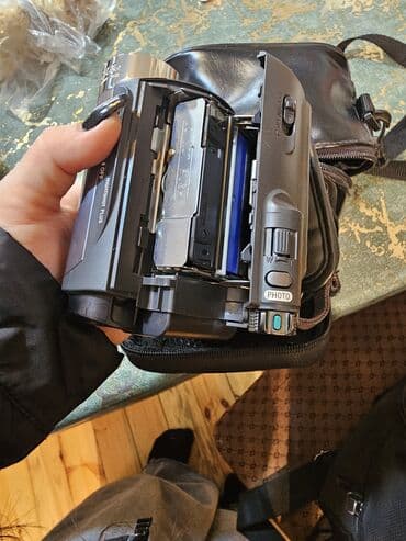 Samsunq vidokamera.hem kart yaddası həm fə kaset ilə yaddası var.yeni lalafo.az -da Samsunq vidokamera.hem kart yaddası həm fə kaset ilə yaddası var.yeni