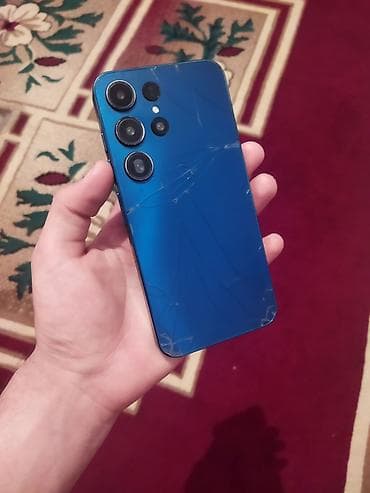 - Arxa şüşə paneldə və bucaqlarda çatlar var - Ekranın sol yuxarı lalafo.az -da - Arxa şüşə paneldə və bucaqlarda çatlar var - Ekranın sol yuxarı