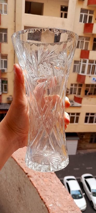Qedmi temiz xrustal guldan,uzerinde 6 eded armudu stakan pasabahse lalafo.az -da Qedmi temiz xrustal guldan,uzerinde 6 eded armudu stakan pasabahse