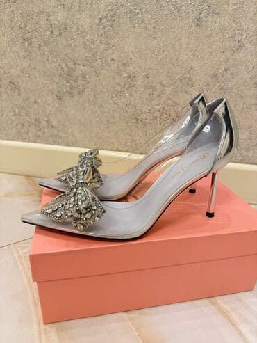 Tuflilər, Ölçü: 38, rəng - Gümüşü, İşlənmiş lalafo.az -da Tuflilər, Ölçü: 38, rəng - Gümüşü, İşlənmiş