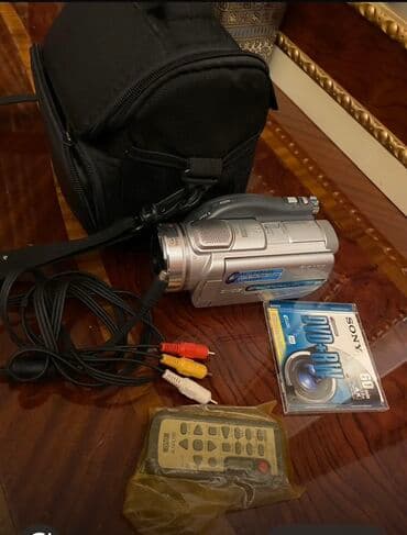 Sony Handycam DVD videokamera dəsti Xüsusiyyətlər: - Daşıma çantası lalafo.az -da Sony Handycam DVD videokamera dəsti Xüsusiyyətlər: - Daşıma çantası