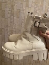 Ağ sapaşki. Geyinilib ancaq vəziyyəti yaxşıdı. 38 razmel lalafo.az -da Ağ sapaşki. Geyinilib ancaq vəziyyəti yaxşıdı. 38 razmel