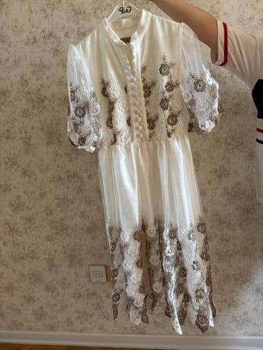 Şifon və krujeva detallı zərif qadın donu - Rəng: süd-ağ əsas lalafo.az -da Şifon və krujeva detallı zərif qadın donu - Rəng: süd-ağ əsas