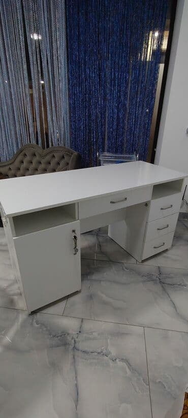 Sifarişlə işçi masaları: Təcili !!!Ağ rəngli geniş iş/kompüter masası - Material: laminat/LDSP lalafo.az -da — 2 Sifarişlə işçi masaları: Təcili !!!Ağ rəngli geniş iş/kompüter masası - Material: laminat/LDSP — 2