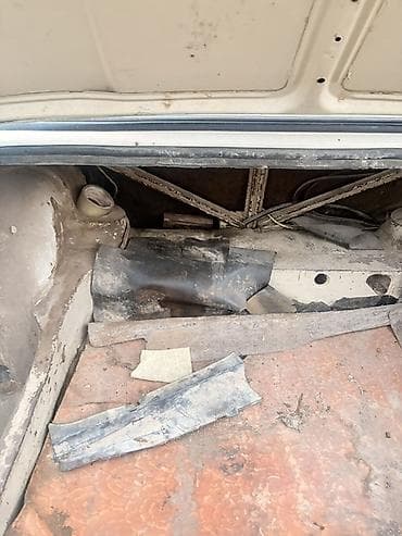 VAZ 2101 sedan, 4 qapı, ağ rəng. - Kuzov: Klassik “Jiquli” gövdə lalafo.az -da VAZ 2101 sedan, 4 qapı, ağ rəng. - Kuzov: Klassik “Jiquli” gövdə