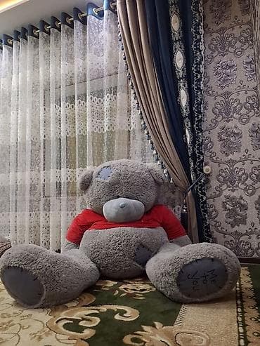 Böyük ölçülü yumşaq oyuncaq ayı - Rəng: boz - Üzərində qırmızı köynək lalafo.az -da Böyük ölçülü yumşaq oyuncaq ayı - Rəng: boz - Üzərində qırmızı köynək