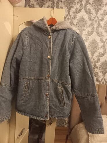 Qadınlar üçün kapüşonlu cins kürk astarlı gödəkcə 1 2 defe geyilib 20 lalafo.az -da Qadınlar üçün kapüşonlu cins kürk astarlı gödəkcə 1 2 defe geyilib 20