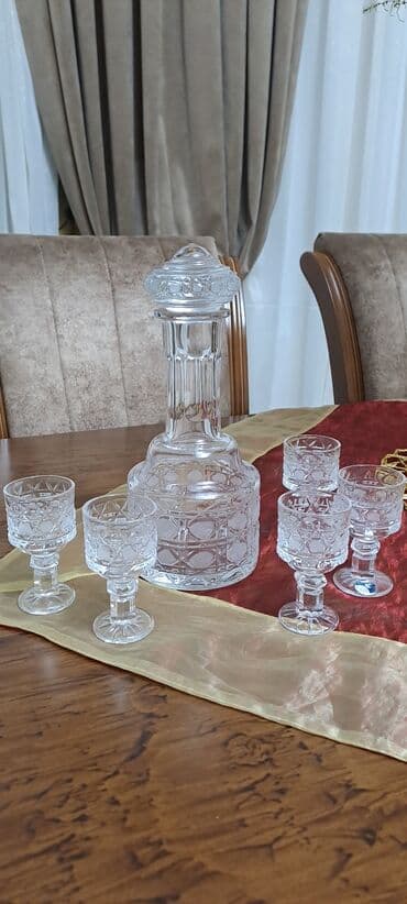 Kəsimli xrustal likör dəsti - Komplekt: 1 ədəd qapaqlı qrafin + 5 lalafo.az -da Kəsimli xrustal likör dəsti - Komplekt: 1 ədəd qapaqlı qrafin + 5