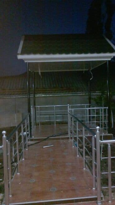 Paslanmayan metal sürahilər və taxta/keramik döşəmə ilə hazırlanmış lalafo.az -da Paslanmayan metal sürahilər və taxta/keramik döşəmə ilə hazırlanmış