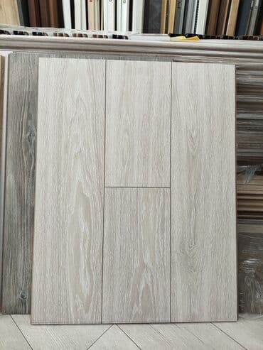 Ağac teksturalı döşəmə laminatı – açıq bej/boz “aşınmış ağac” effekti lalafo.az -da Ağac teksturalı döşəmə laminatı – açıq bej/boz “aşınmış ağac” effekti