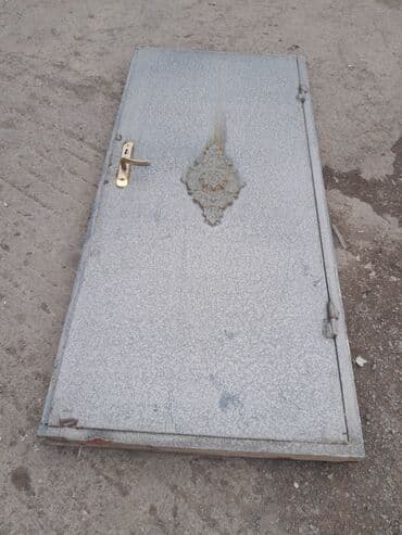 Metall qapı - Material: polad/metal konstruksiya - Rəng: boz, hamar lalafo.az -da Metall qapı - Material: polad/metal konstruksiya - Rəng: boz, hamar