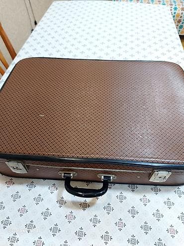 Klassik sərt korpuslu çamadan - Material: sərt korpus, metal çərçivə lalafo.az -da Klassik sərt korpuslu çamadan - Material: sərt korpus, metal çərçivə