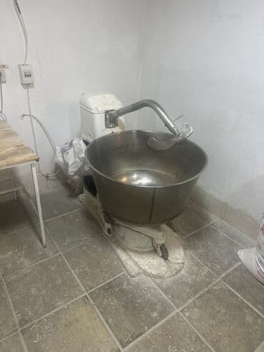 Sənaye tipli xəmir yoğurma maşını 75 kq tutumlu. 2 eded qazani var - lalafo.az -da Sənaye tipli xəmir yoğurma maşını 75 kq tutumlu. 2 eded qazani var -