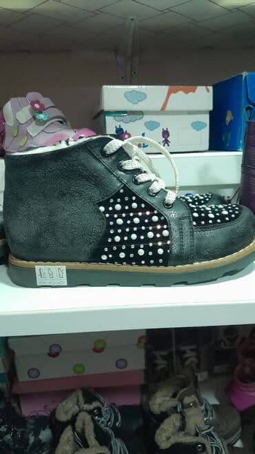 Uşaq üçün bağcıqlı qış botu - Rəng: qara - Dizayn: yan və burun lalafo.az -da Uşaq üçün bağcıqlı qış botu - Rəng: qara - Dizayn: yan və burun