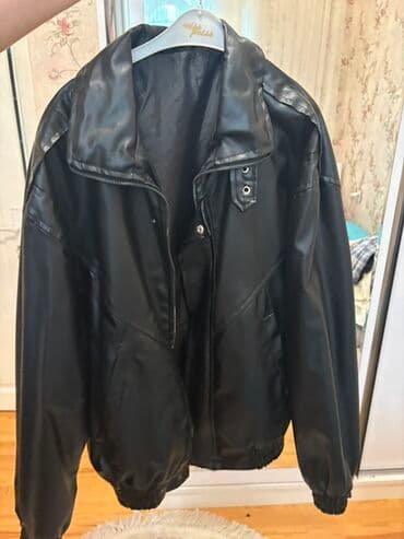 Razmer XL Qara rəngli dəri görünümlü qısa gödəkçə - Material lalafo.az -da Razmer XL Qara rəngli dəri görünümlü qısa gödəkçə - Material