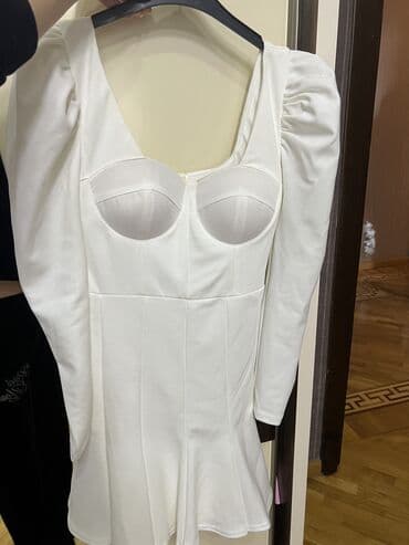 Nigah geyimi kimi istifade oluna biler geyinilmeyib butik baglanib lalafo.az -da Nigah geyimi kimi istifade oluna biler geyinilmeyib butik baglanib