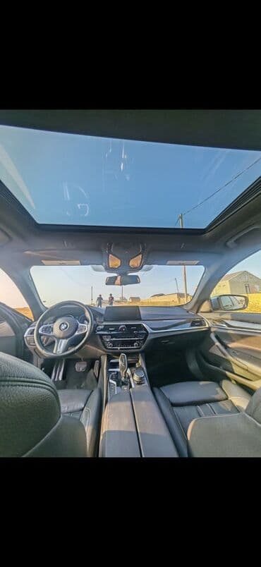 BMW 5 Series sedan – M paketli, boz-metal rəngdə. Xüsusiyyətlər: - lalafo.az -da BMW 5 Series sedan – M paketli, boz-metal rəngdə. Xüsusiyyətlər: -