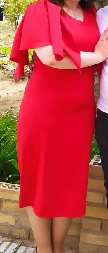 Parlaq qırmızı rəngdə elegant qadın donu - Dizə qədər uzunluq lalafo.az -da Parlaq qırmızı rəngdə elegant qadın donu - Dizə qədər uzunluq