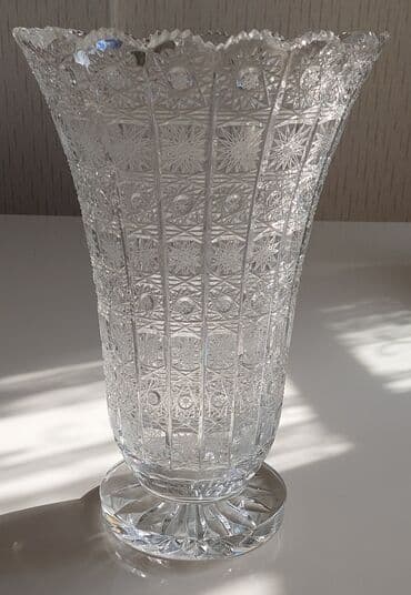 Bir vaza, Xrustal lalafo.az -da Bir vaza, Xrustal