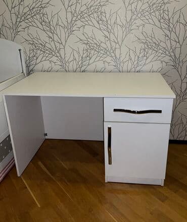 Kompüter masası, İşlənmiş, Açılmayan, Dördbucaq masa lalafo.az -da Kompüter masası, İşlənmiş, Açılmayan, Dördbucaq masa