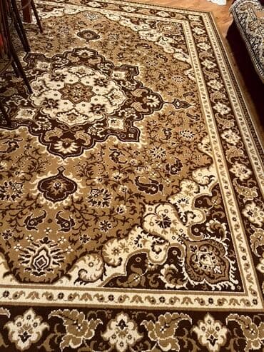 Klassik üslubda, qəhvəyi-bej tonlarında naxışlı xalça. Mərkəzdə iri lalafo.az -da Klassik üslubda, qəhvəyi-bej tonlarında naxışlı xalça. Mərkəzdə iri